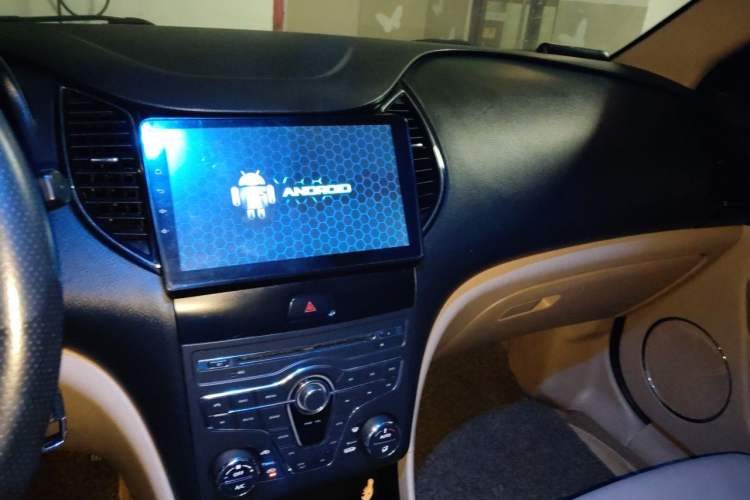 Used Bestune B50 2013 1.6L automatic luxury version Audio And AC Panel