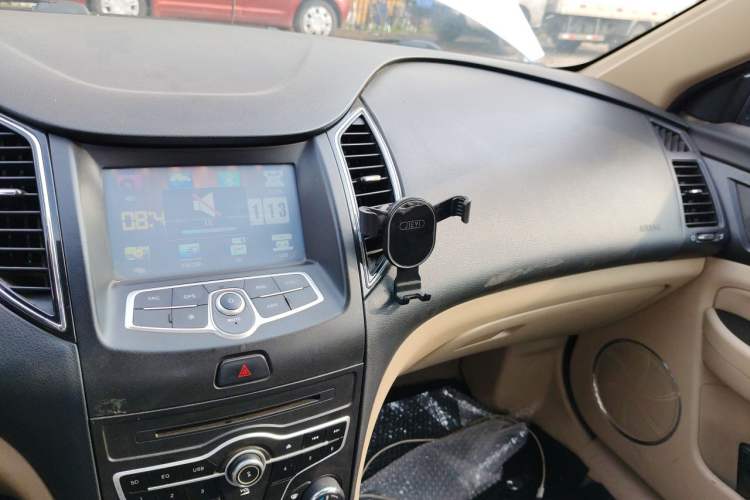 Used Bestune B50 2013 1.6L manual luxury version Audio And AC Panel