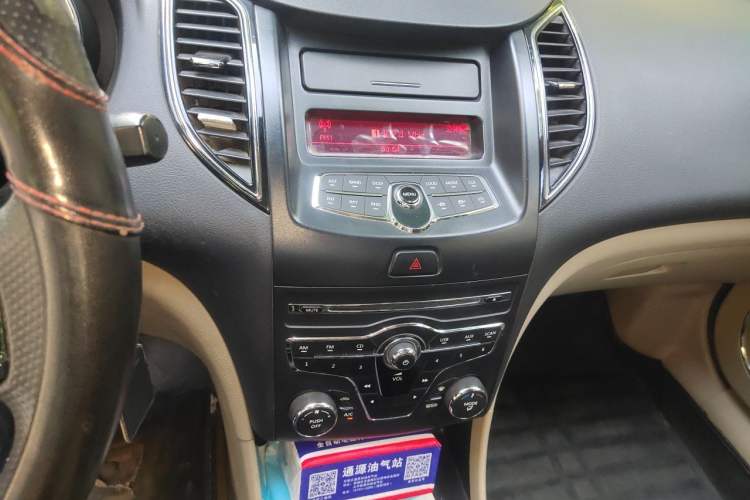 Used Bestune B50 2013 1.6L manual Comfort trim level Audio And AC Panel