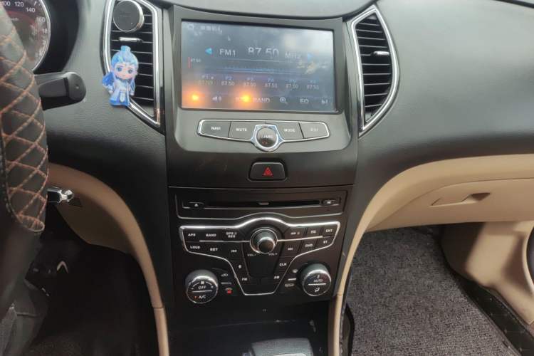 Used Bestune B50 2013 1.6L automatic luxury version Audio And AC Panel