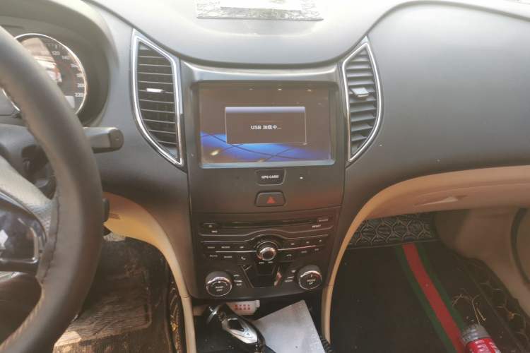 Used Bestune B50 2013 1.6L manual Comfort trim level Audio And AC Panel
