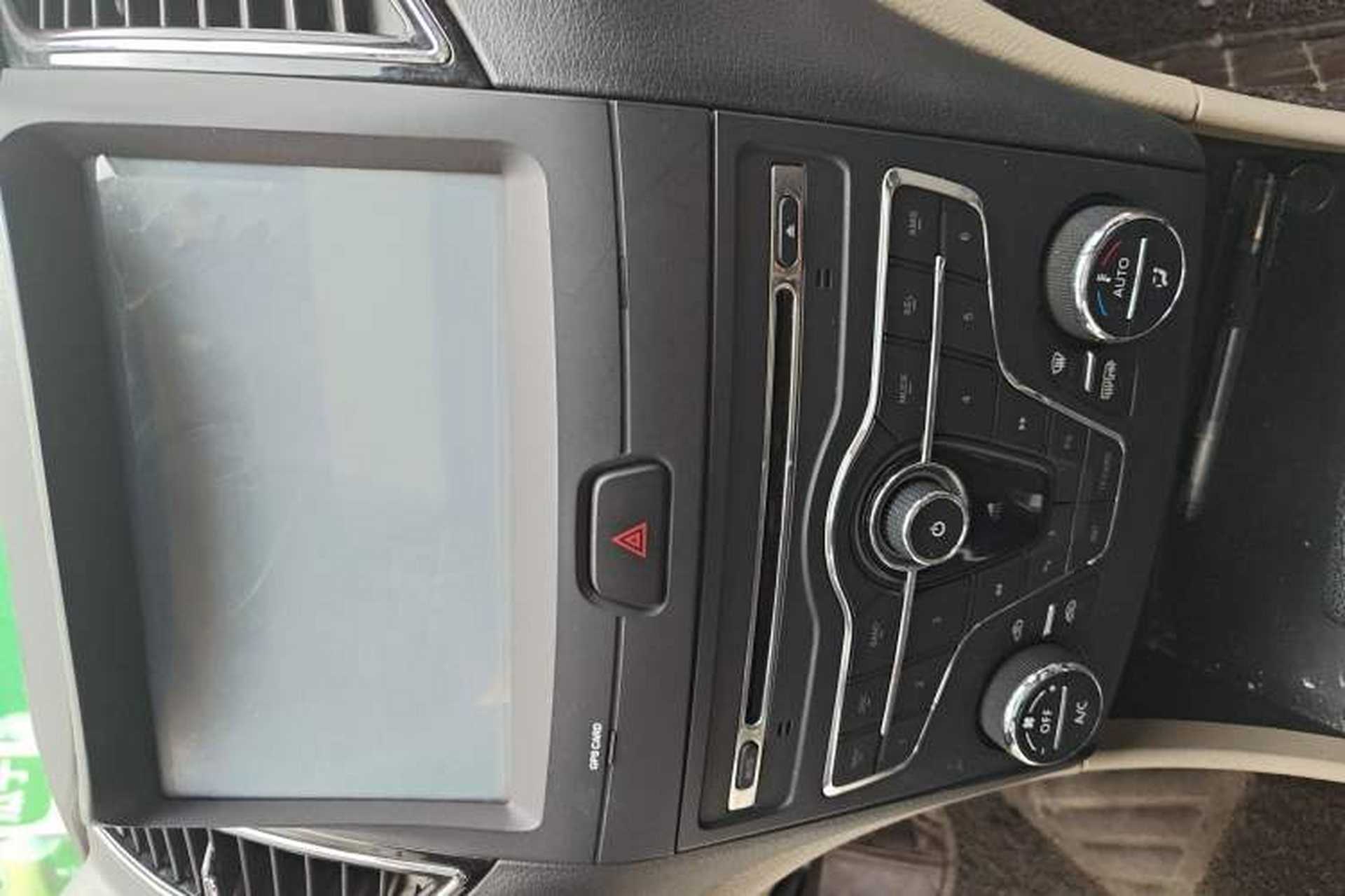 Used Bestune B50 2013 1.6L automatic luxury version Audio And AC Panel