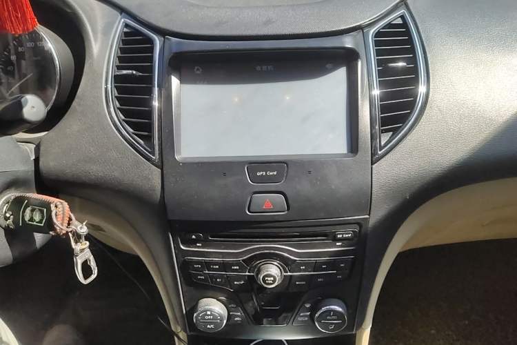 Used Bestune B50 2013 1.6L automatic luxury version Audio And AC Panel