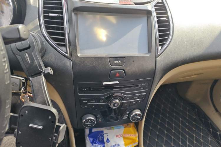 Used Bestune B50 2013 1.6L manual luxury version Audio And AC Panel