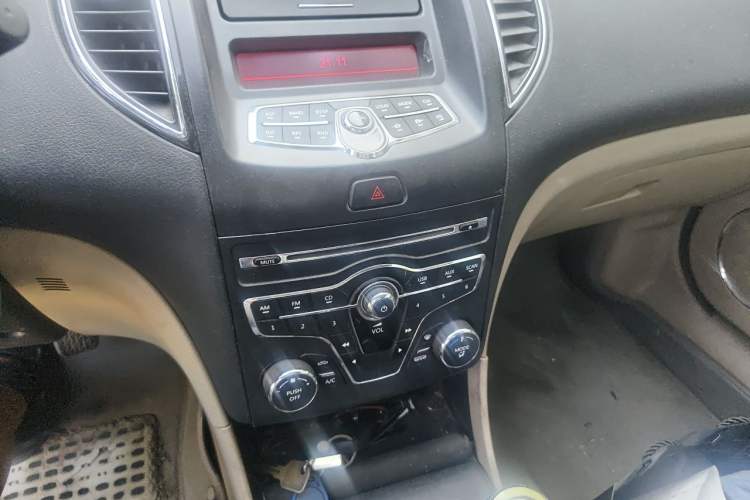 Used Bestune B50 2013 1.6L manual Comfort trim level Audio And AC Panel
