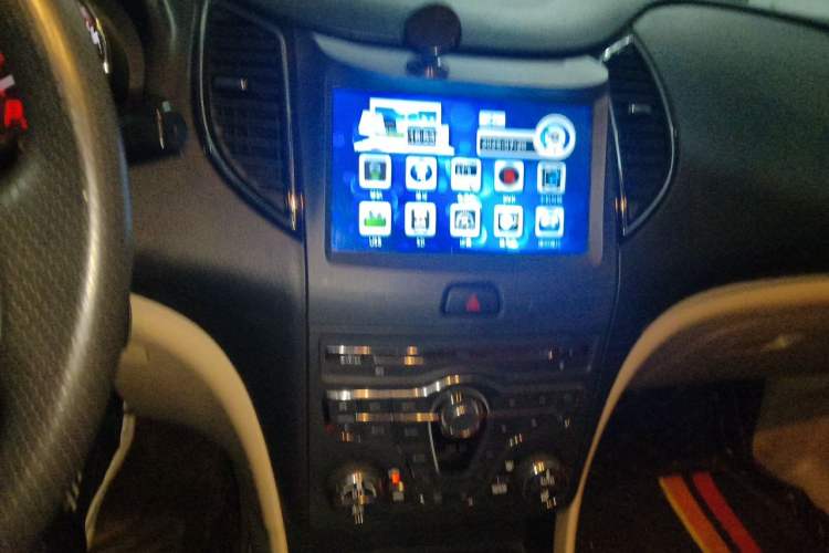 Used Bestune B50 2013 1.6L automatic luxury version Audio And AC Panel
