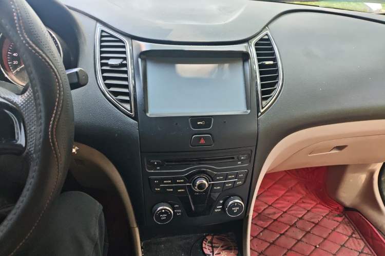 Used Bestune B50 2013 1.6L manual Comfort trim level Audio And AC Panel