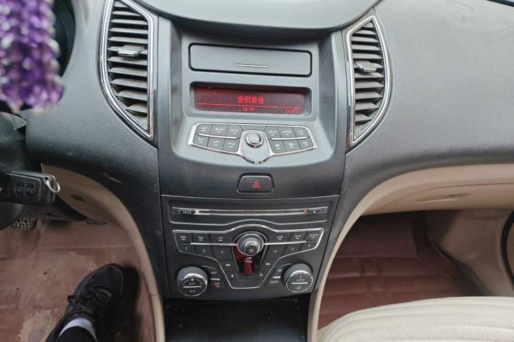 Used Bestune B50 2013 1.6L manual luxury version Audio And AC Panel