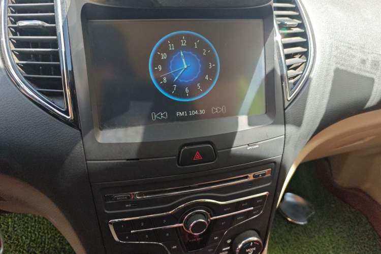 Used Bestune B50 2013 1.6L manual Comfort trim level Audio And AC Panel