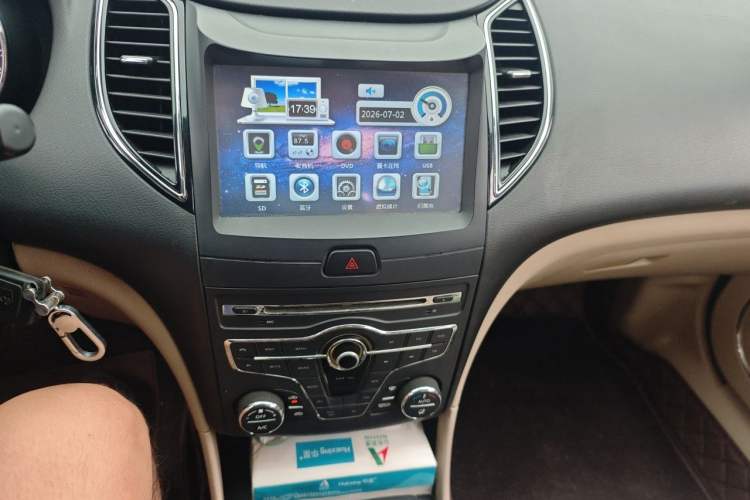 Used Bestune B50 2013 1.6L automatic luxury version Audio And AC Panel