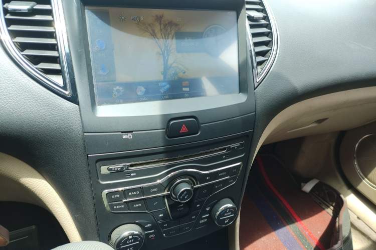 Used Bestune B50 2013 1.6L automatic luxury version Audio And AC Panel