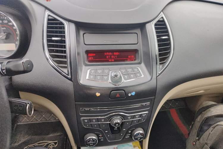 Used Bestune B50 2013 1.6L manual luxury version Audio And AC Panel