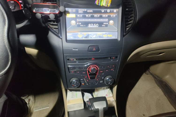 Used Bestune B50 2013 1.6L automatic luxury version Audio And AC Panel