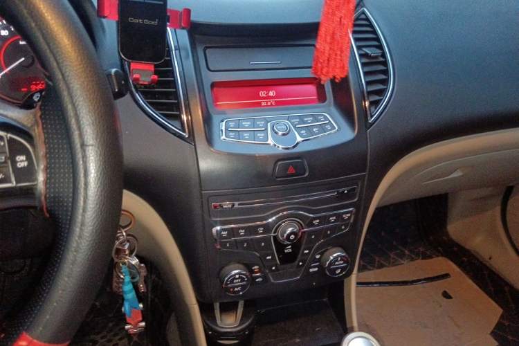Used Bestune B50 2013 1.6L manual luxury version Audio And AC Panel
