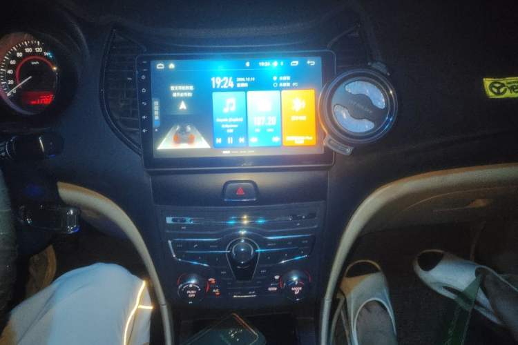Used Bestune B50 2013 1.6L manual Comfort trim level Audio And AC Panel