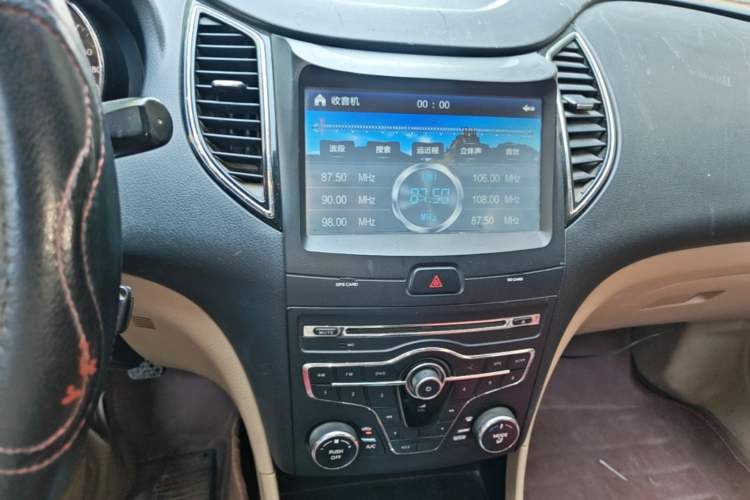 Used Bestune B50 2013 1.6L manual Comfort trim level Audio And AC Panel