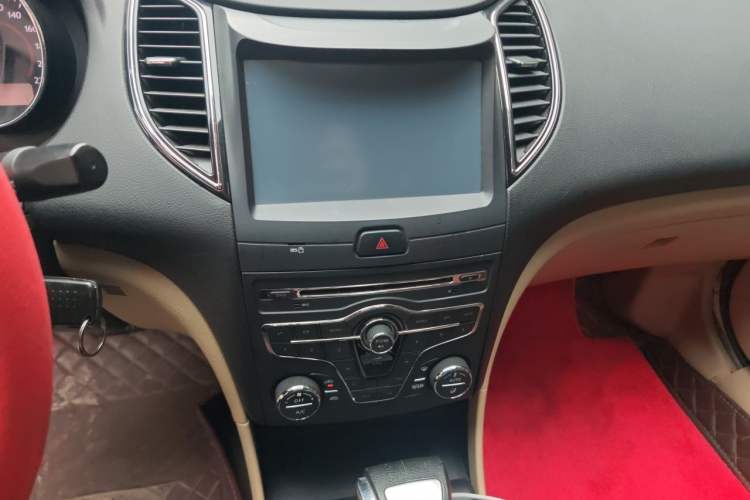 Used Bestune B50 2013 1.6L automatic luxury version Audio And AC Panel