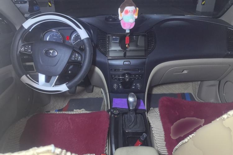 Used Bestune B50 2013 1.6L manual luxury version Center Console