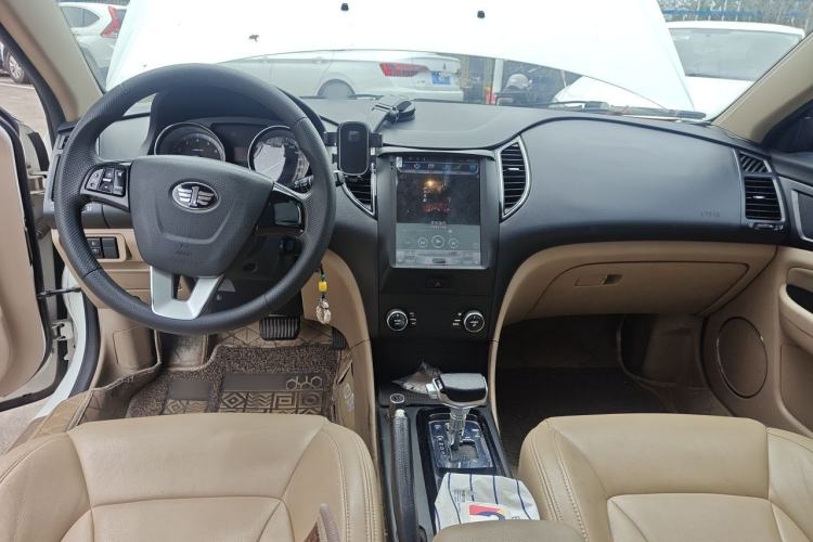 Used Bestune B50 2013 1.8L automatic comfort version Center Console