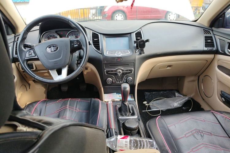 Used Bestune B50 2013 1.6L manual luxury version Center Console