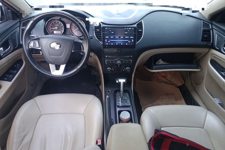Used Bestune B50 2013 1.8L automatic comfort version Center Console