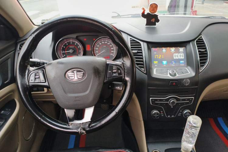 Used Bestune B50 2013 1.6L manual luxury version Center Console