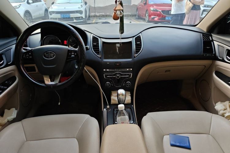 Used Bestune B50 2013 1.6L manual luxury version Center Console