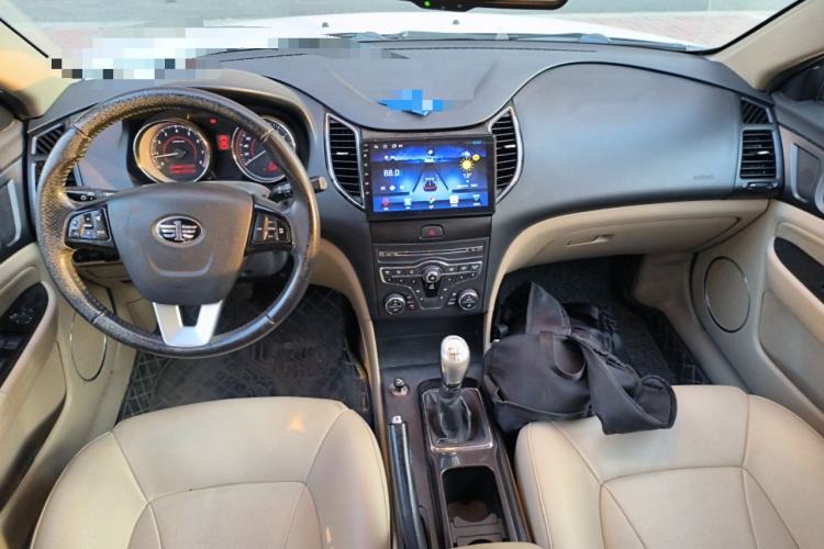 Used Bestune B50 2013 1.6L manual luxury version Center Console
