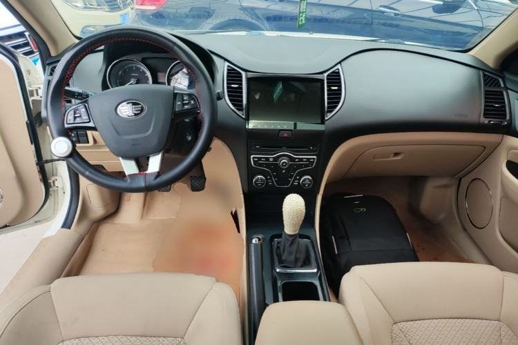 Used Bestune B50 2013 1.6L manual luxury version Center Console