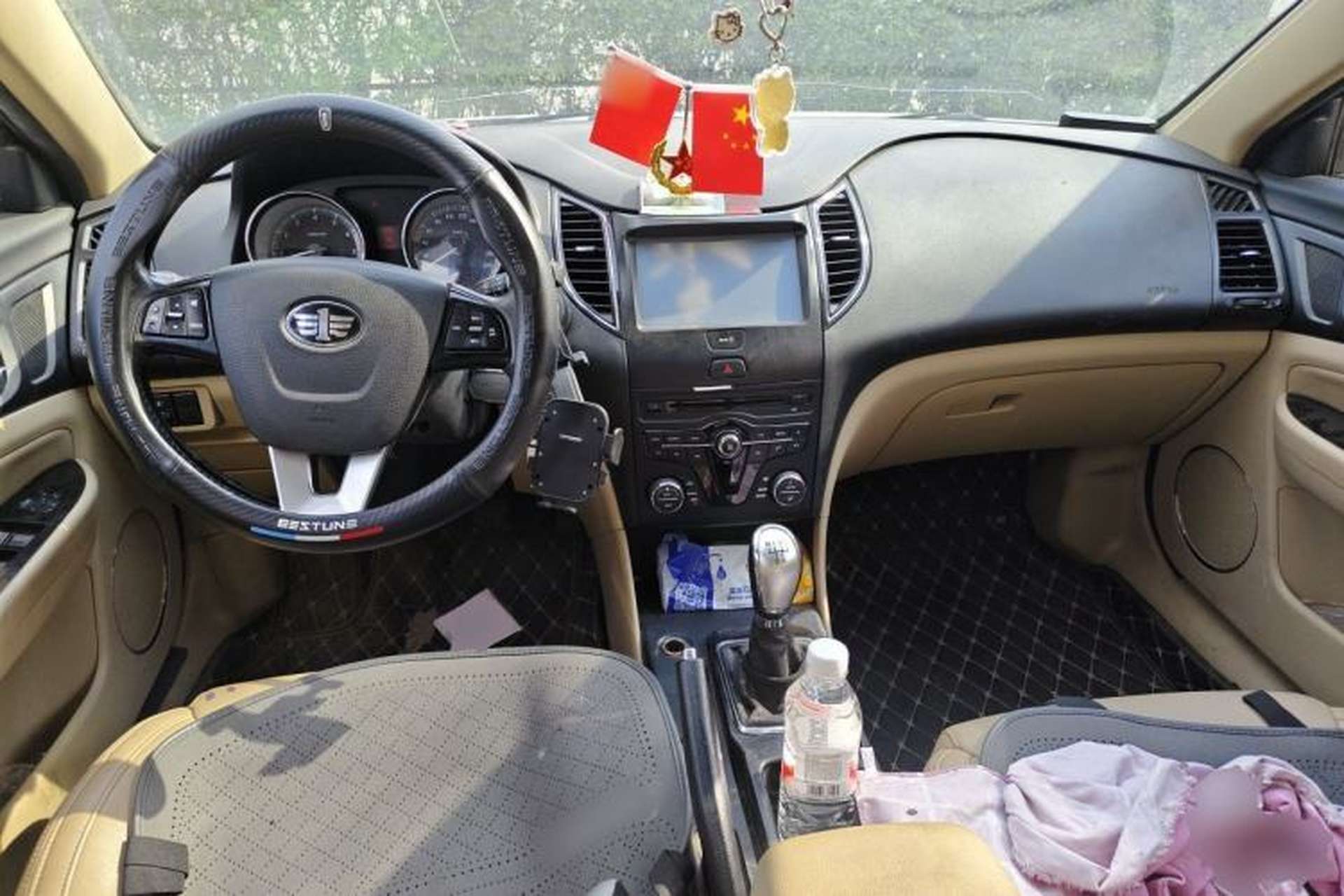 Used Bestune B50 2013 1.6L manual luxury version Center Console