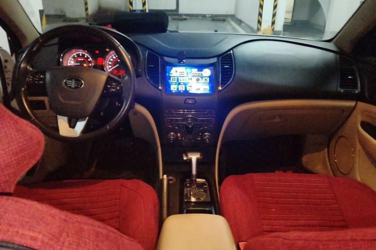 Used Bestune B50 2013 1.6L automatic luxury version Center Console