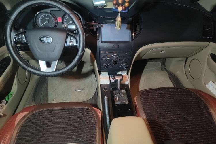 Used Bestune B50 2013 1.6L automatic luxury version Center Console