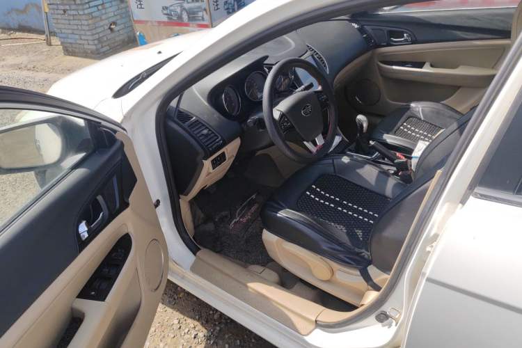 Used Bestune B50 2013 1.6L manual luxury version Driver Seat