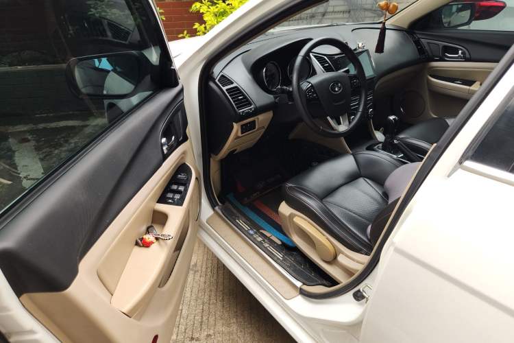 Used Bestune B50 2013 1.6L manual luxury version Driver Seat