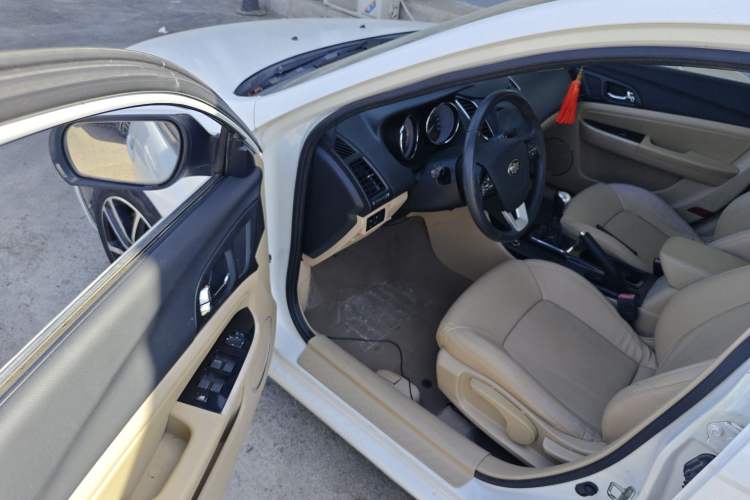 Used Bestune B50 2013 1.6L manual luxury version Driver Seat