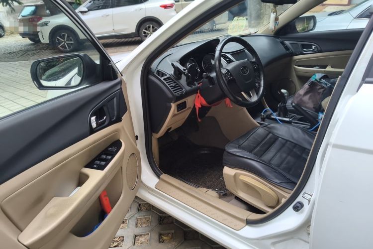 Used Bestune B50 2013 1.6L manual luxury version Driver Seat