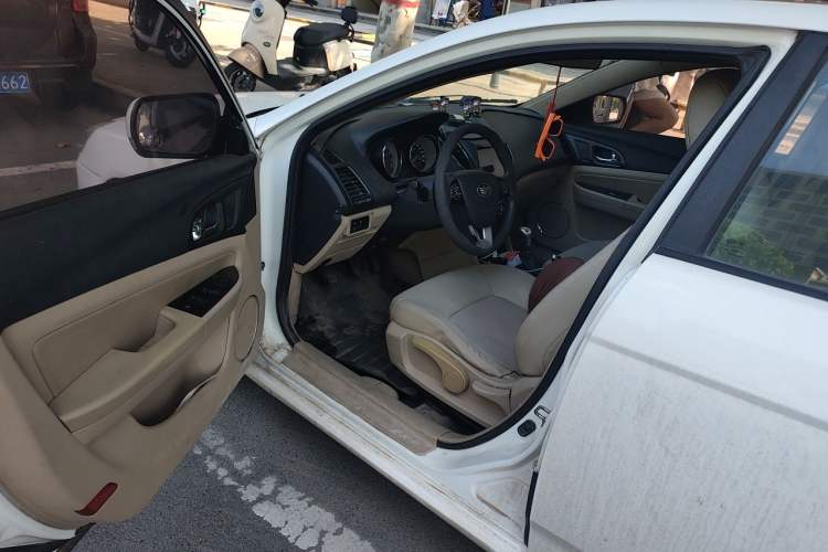 Used Bestune B50 2013 1.6L manual Comfort trim level Driver Seat