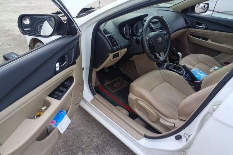 Used Bestune B50 2013 1.6L manual luxury version Driver Seat