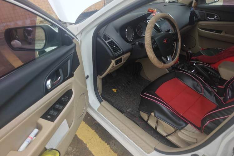 Used Bestune B50 2013 1.6L manual luxury version Driver Seat