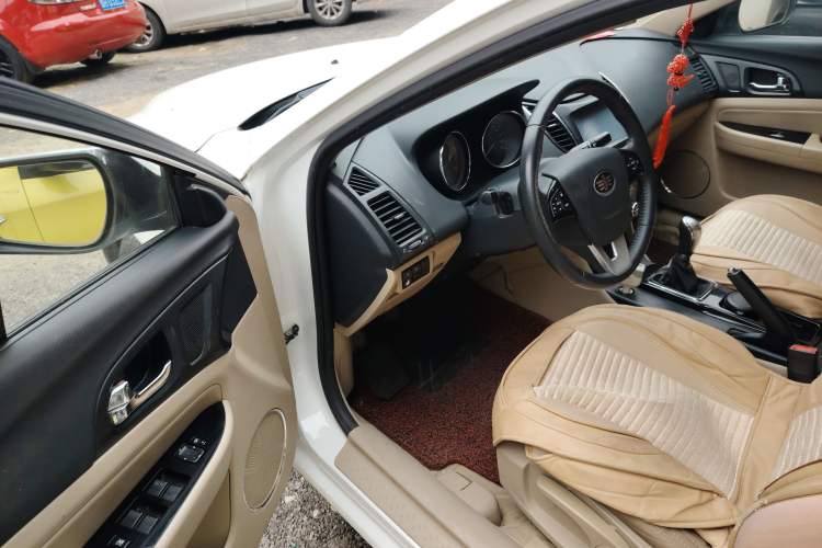 Used Bestune B50 2013 1.6L manual luxury version Driver Seat