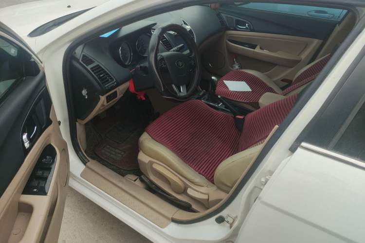 Used Bestune B50 2013 1.6L manual luxury version Driver Seat