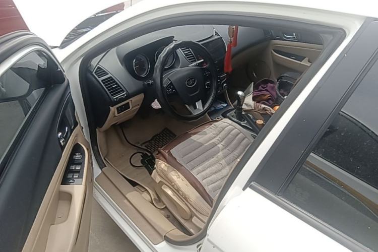 Used Bestune B50 2013 1.6L manual luxury version Driver Seat