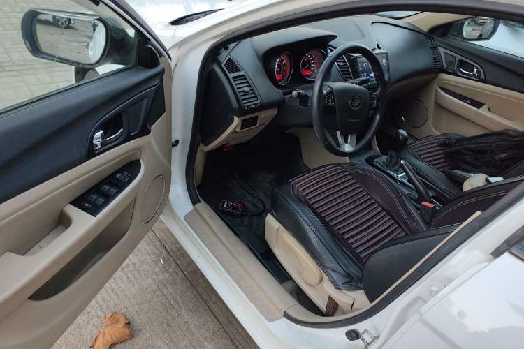Used Bestune B50 2013 1.6L manual luxury version Driver Seat