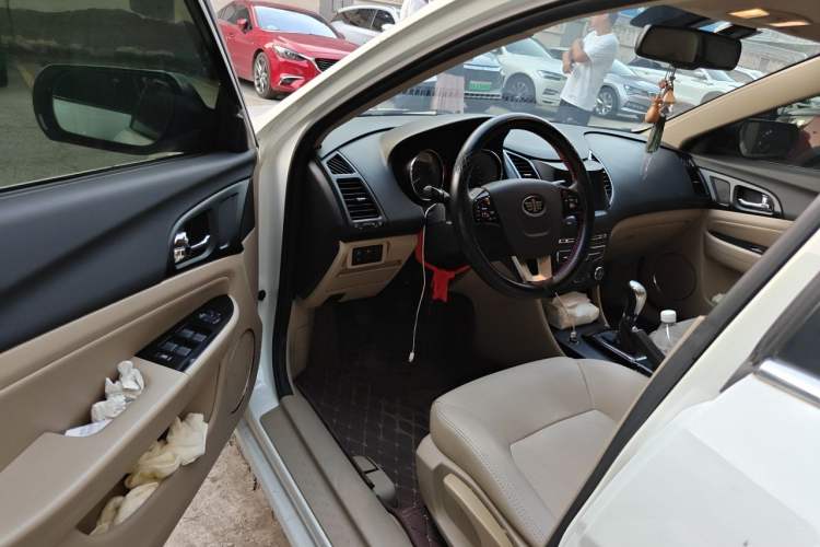 Used Bestune B50 2013 1.6L manual luxury version Driver Seat