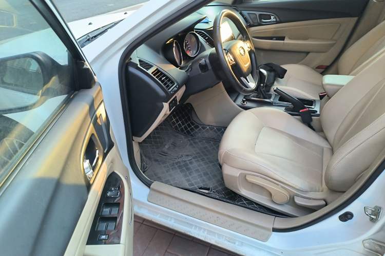 Used Bestune B50 2013 1.6L manual luxury version Driver Seat