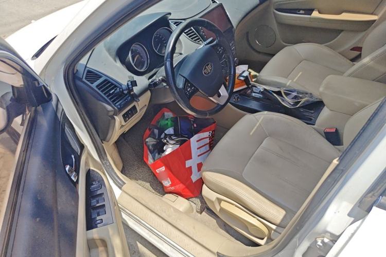 Used Bestune B50 2013 1.6L automatic luxury version Driver Seat