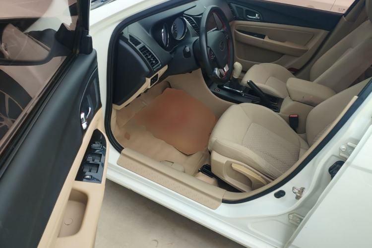 Used Bestune B50 2013 1.6L manual luxury version Driver Seat
