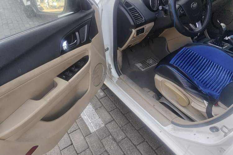 Used Bestune B50 2013 1.6L manual Comfort trim level Driver Seat