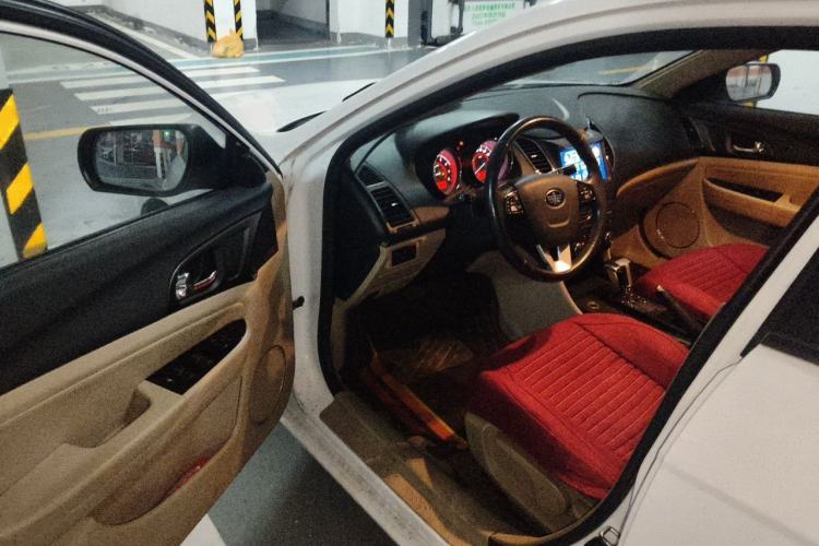 Used Bestune B50 2013 1.6L automatic luxury version Driver Seat