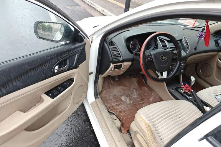 Used Bestune B50 2013 1.6L manual luxury version Driver Seat